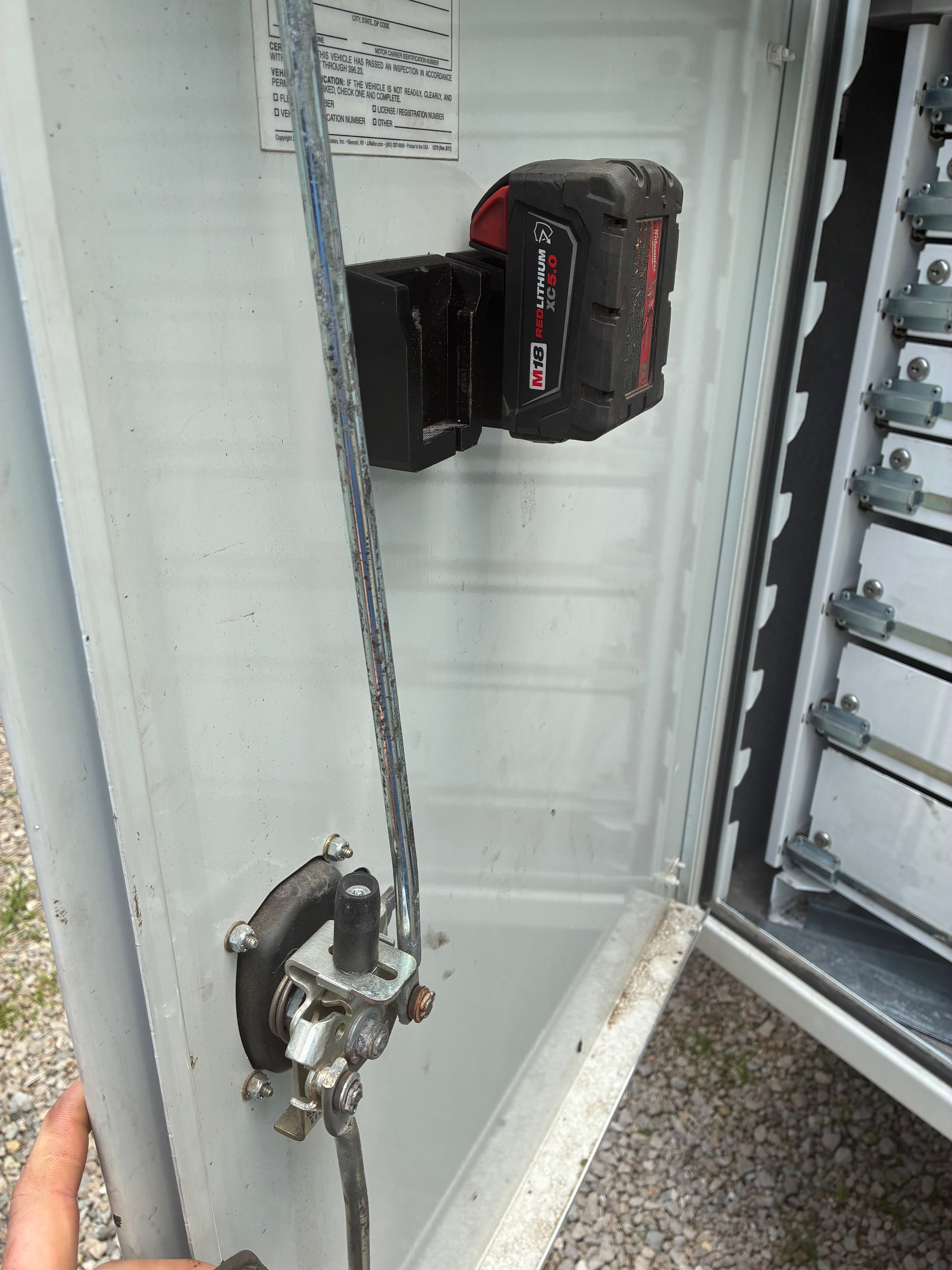 M18 Magnetic Battery Holder (Single Non-Locking)