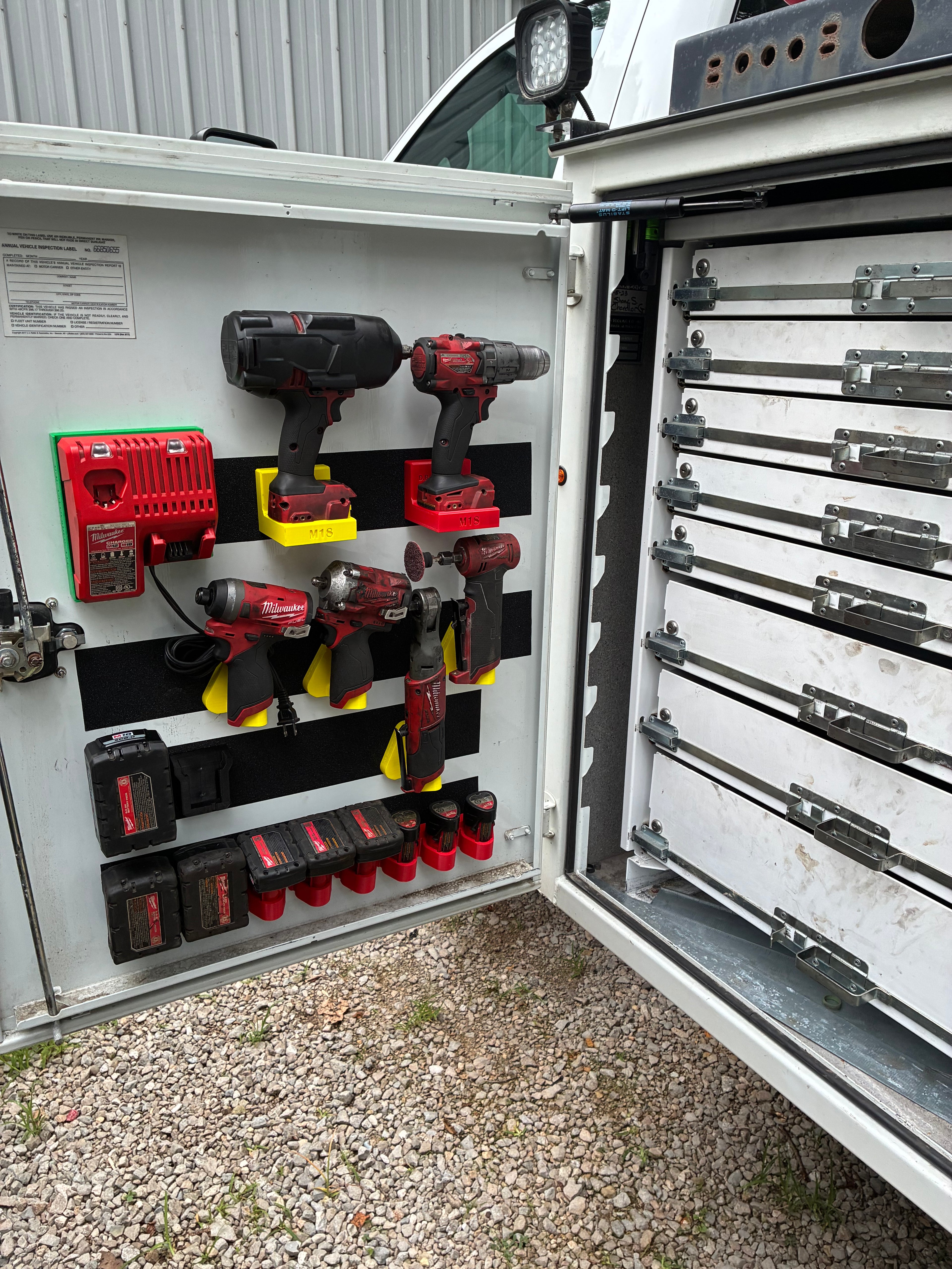M18 Magnetic Tool Mount (left side entry)
